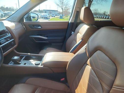 2025 Nissan Pathfinder Platinum 4WD