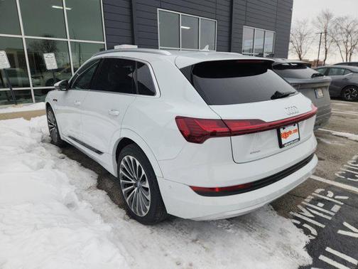 2019 Audi e-tron Premium Plus