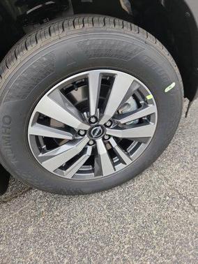 2025 Nissan Pathfinder SL 4WD