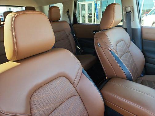 2024 Nissan Pathfinder Platinum 4WD