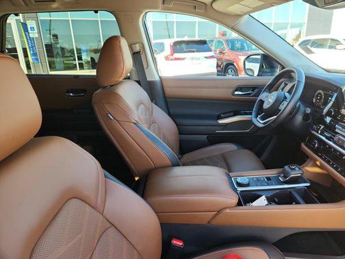 2024 Nissan Pathfinder Platinum 4WD