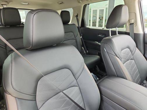 2025 Nissan Pathfinder Platinum 4WD