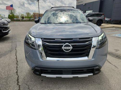 2025 Nissan Pathfinder Platinum 4WD