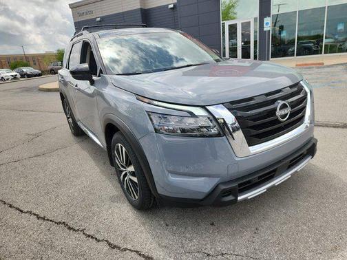 2025 Nissan Pathfinder Platinum 4WD