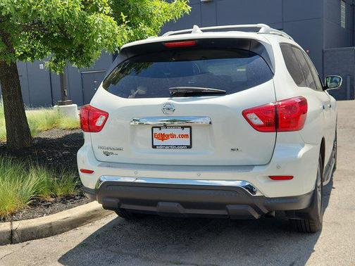 2019 Nissan Pathfinder SL