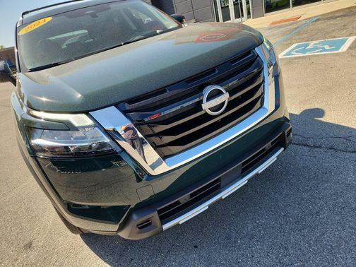 2024 Nissan Pathfinder Platinum FWD