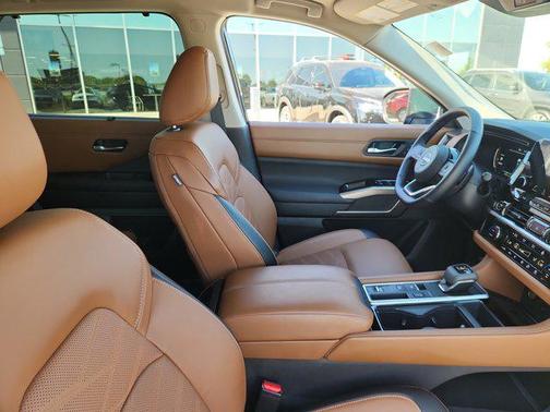 2024 Nissan Pathfinder Platinum FWD