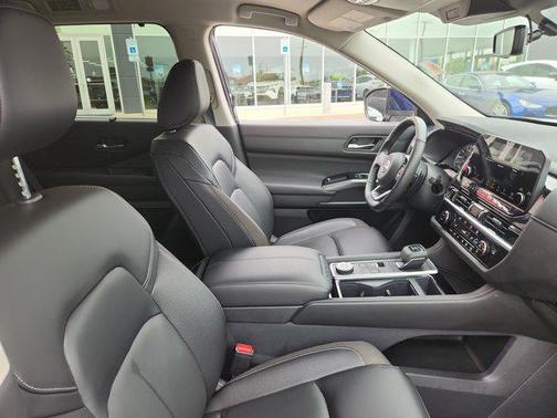 2024 Nissan Pathfinder SL 4WD