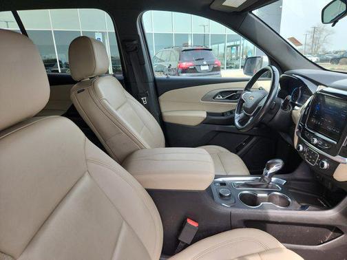 2022 Chevrolet Traverse LT Leather