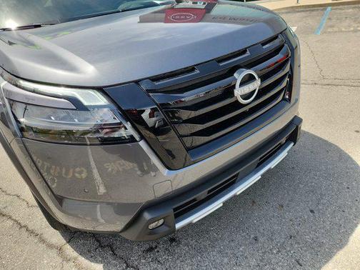 2025 Nissan Pathfinder Platinum 4WD