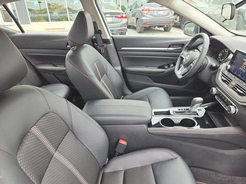 2025 Nissan Altima SR FWD