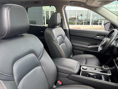 2024 Nissan Pathfinder SL 4WD