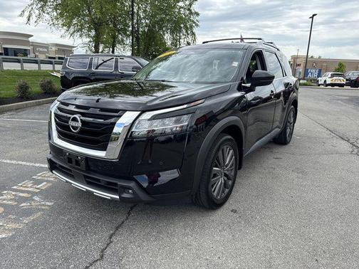 2024 Nissan Pathfinder SL 4WD