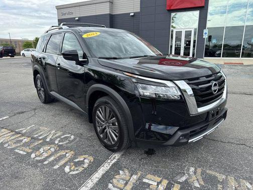 2024 Nissan Pathfinder SL 4WD