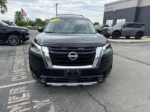 2024 Nissan Pathfinder SL 4WD