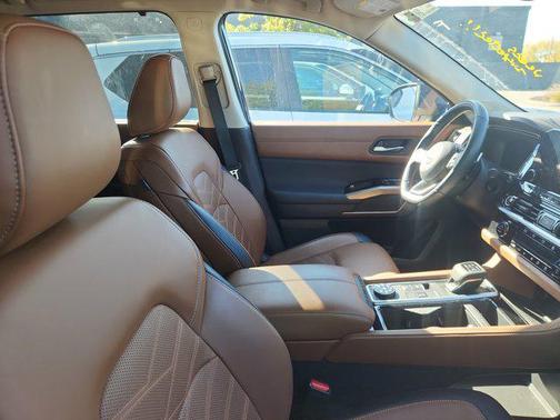 2024 Nissan Pathfinder Platinum 4WD