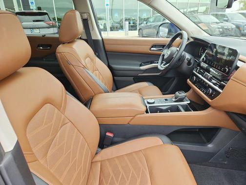 2024 Nissan Pathfinder Platinum 4WD