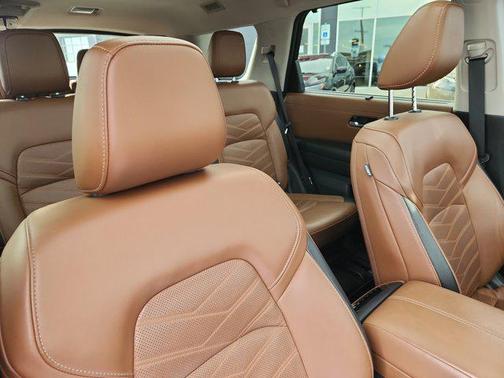 2023 Nissan Pathfinder Platinum FWD