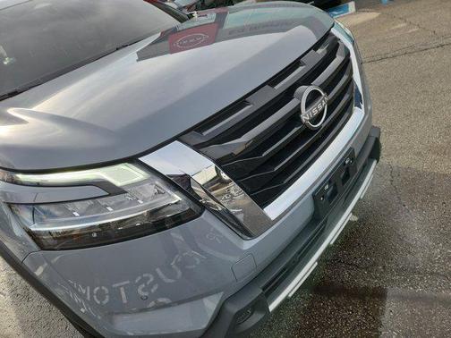 2023 Nissan Pathfinder Platinum FWD