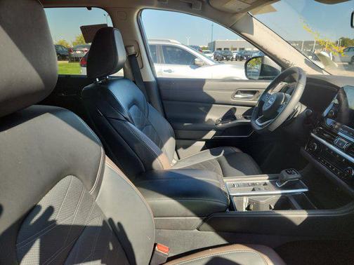 2024 Nissan Pathfinder Platinum FWD