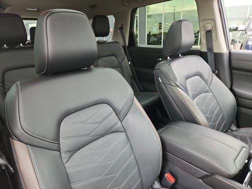 2024 Nissan Pathfinder Platinum FWD