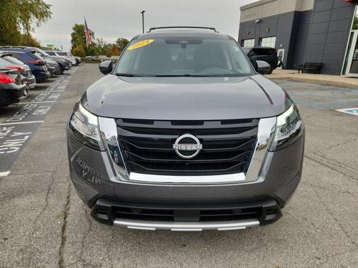 2024 Nissan Pathfinder Platinum FWD