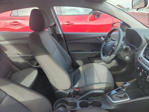2022 Hyundai Accent SE
