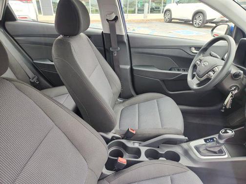 2022 Hyundai Accent SE