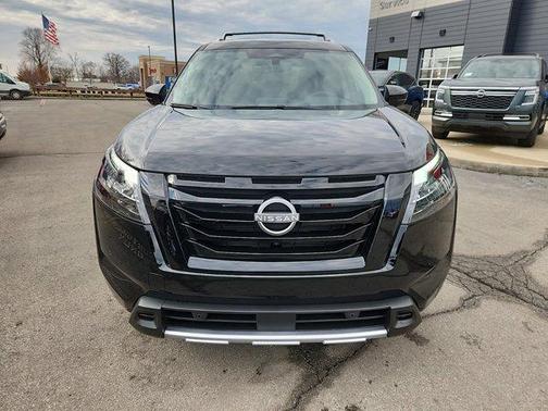 2025 Nissan Pathfinder SL 4WD