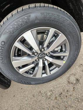 2025 Nissan Pathfinder SL 4WD
