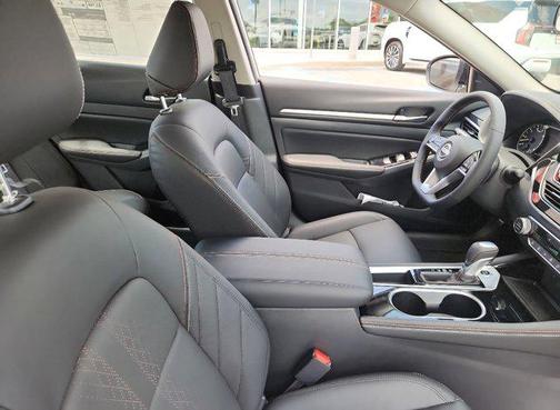 2025 Nissan Altima SR FWD