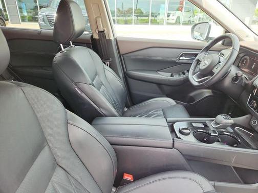 Pearl White Tricoat 2023 Nissan Rogue Platinum