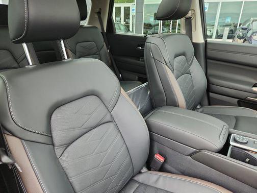 2025 Nissan Pathfinder Platinum 4WD