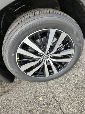 2025 Nissan Pathfinder Platinum 4WD