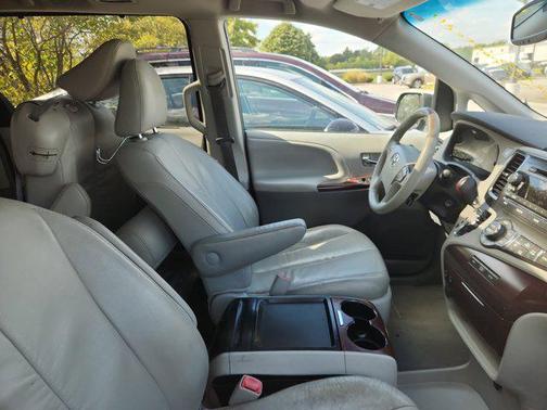 2011 Toyota Sienna XLE