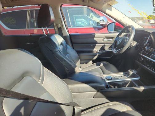 2023 Nissan Pathfinder SL 4WD