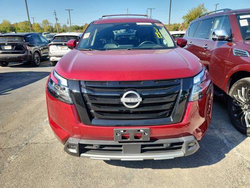 2023 Nissan Pathfinder SL 4WD