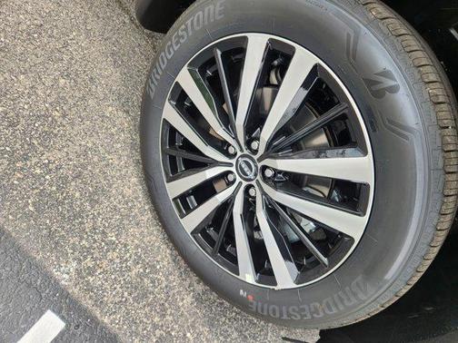 2025 Nissan Pathfinder Platinum 4WD