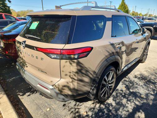 2024 Nissan Pathfinder Platinum FWD