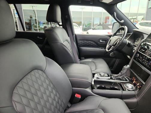 2024 INFINITI QX80 SENSORY AWD
