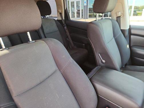 2018 Nissan Pathfinder S