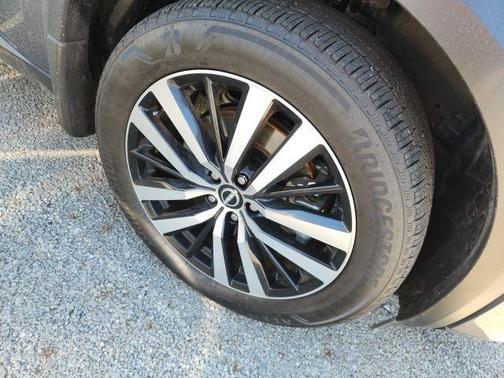 2025 Nissan Pathfinder Platinum FWD