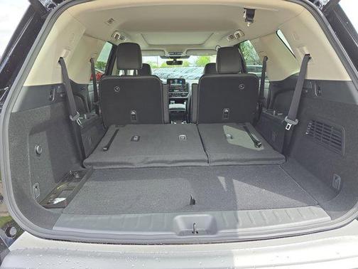 2025 Nissan Pathfinder SL 4WD