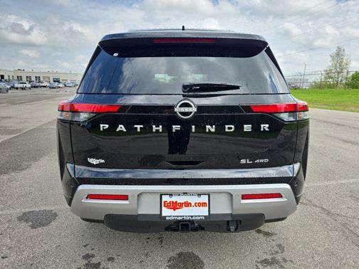 2025 Nissan Pathfinder SL 4WD