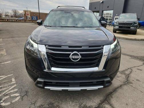 2025 Nissan Pathfinder Platinum 4WD