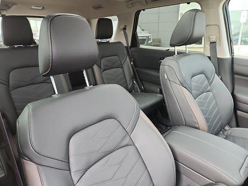 2025 Nissan Pathfinder Platinum 4WD