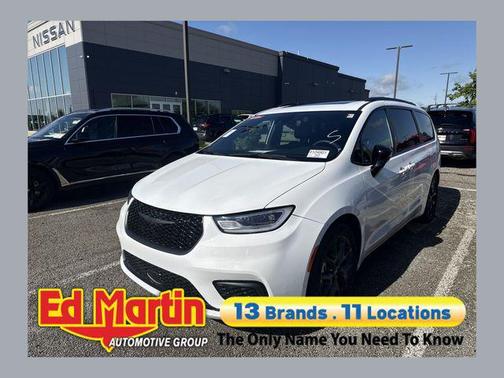 Bright White Clearcoat 2025 Chrysler Pacifica Limited