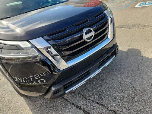 2024 Nissan Pathfinder Platinum FWD