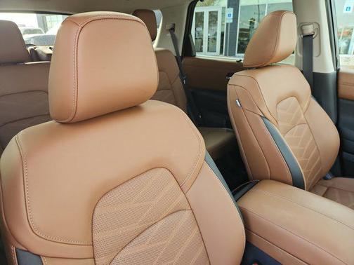 2025 Nissan Pathfinder Platinum 4WD