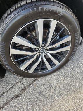 2025 Nissan Pathfinder Platinum 4WD